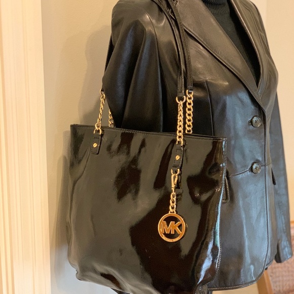 Michael Kors Handbags - Micheal Kors  Jet Set Chain Patent Leather Tote